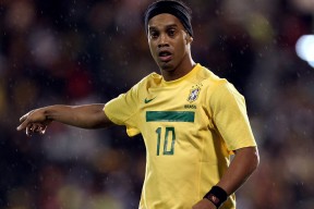 赛事焦点人物社交发声引热议，社交比赛