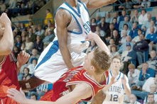 三人短传小组打出连续突破，3人小短剧