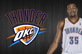 简：凭借敏捷的移动和精准的传球，快速助攻全黑队进攻